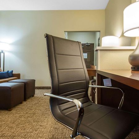 Comfort Suites Rochester Henrietta University Area Екстериор снимка