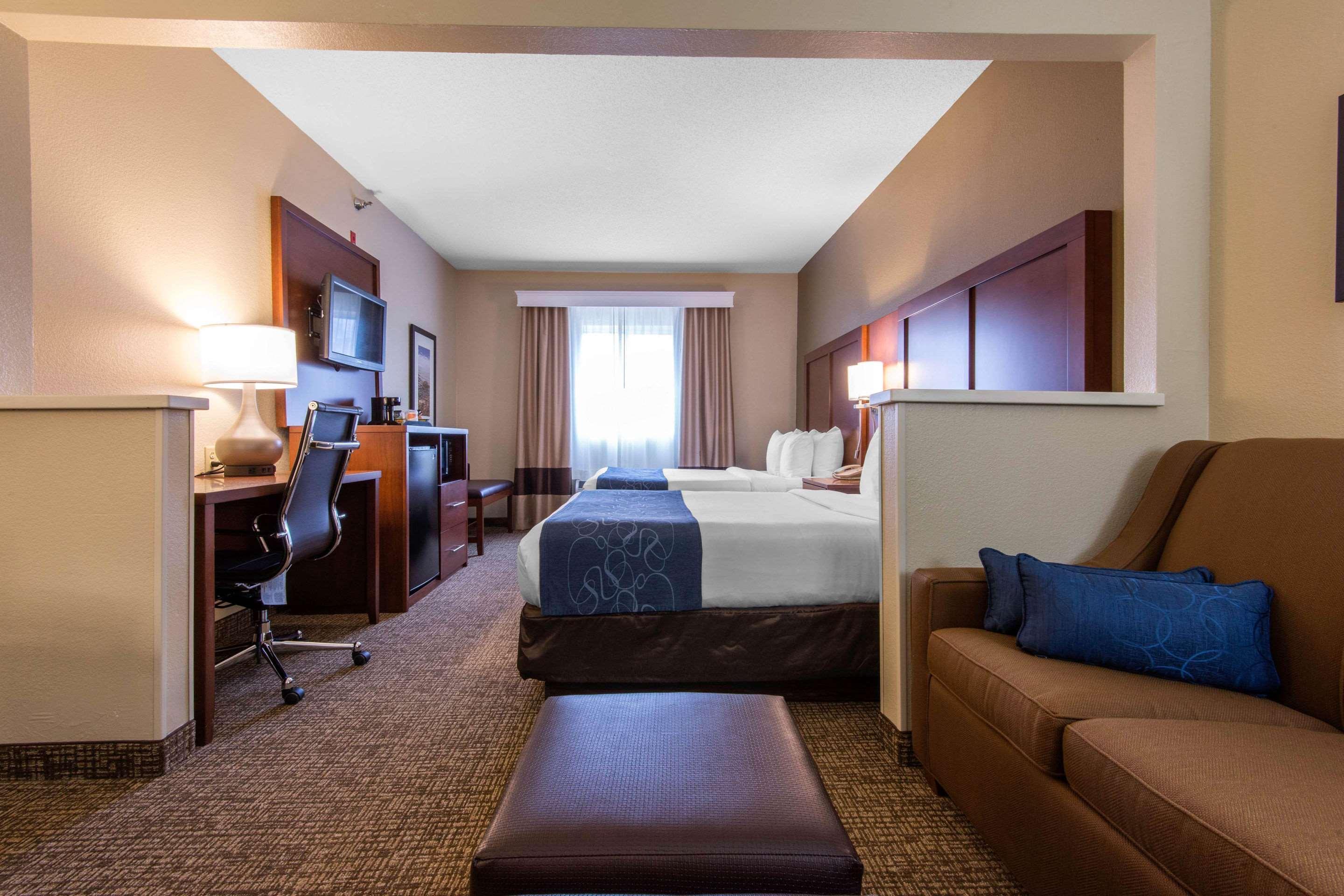 Comfort Suites Rochester Henrietta University Area Екстериор снимка