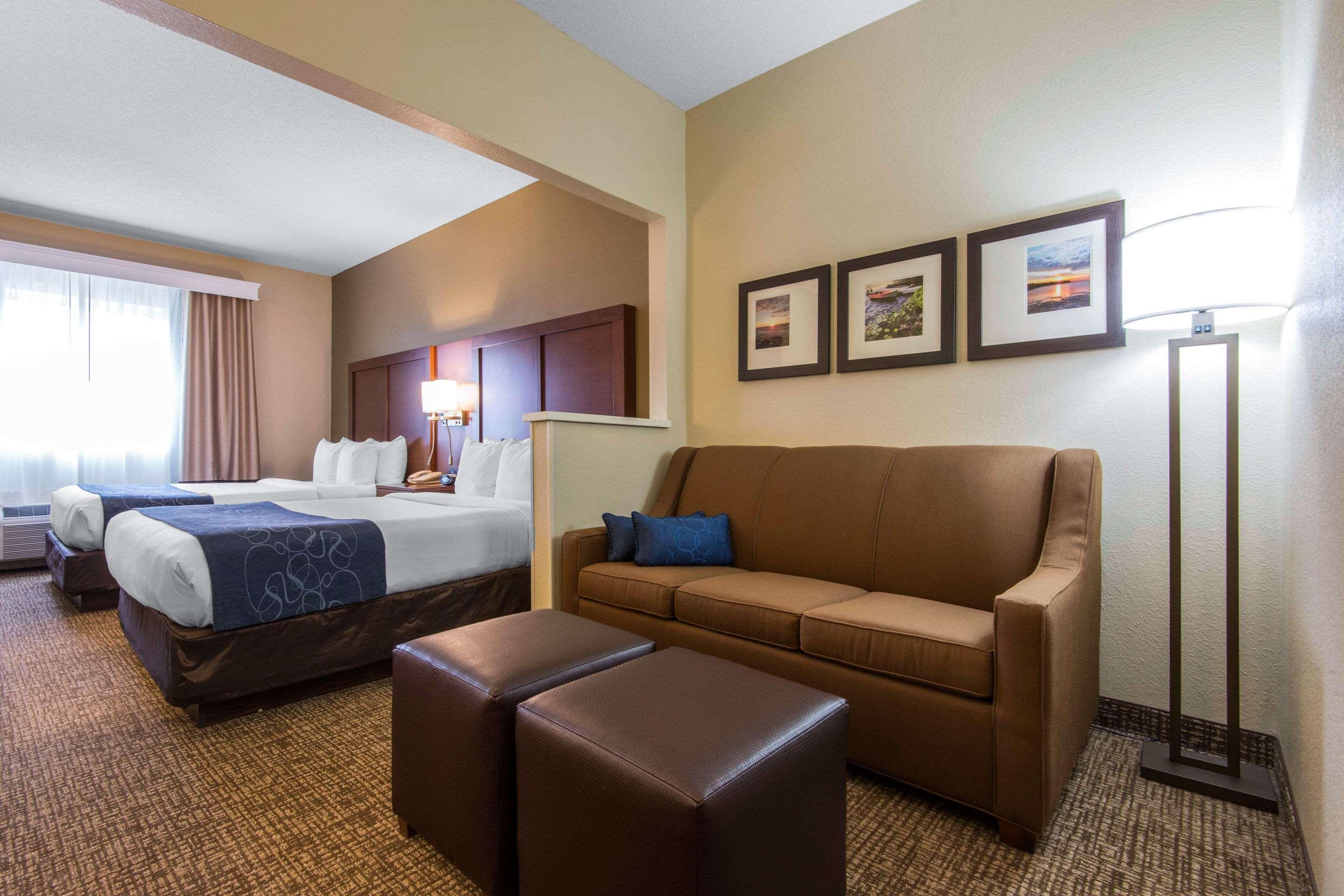 Comfort Suites Rochester Henrietta University Area Екстериор снимка