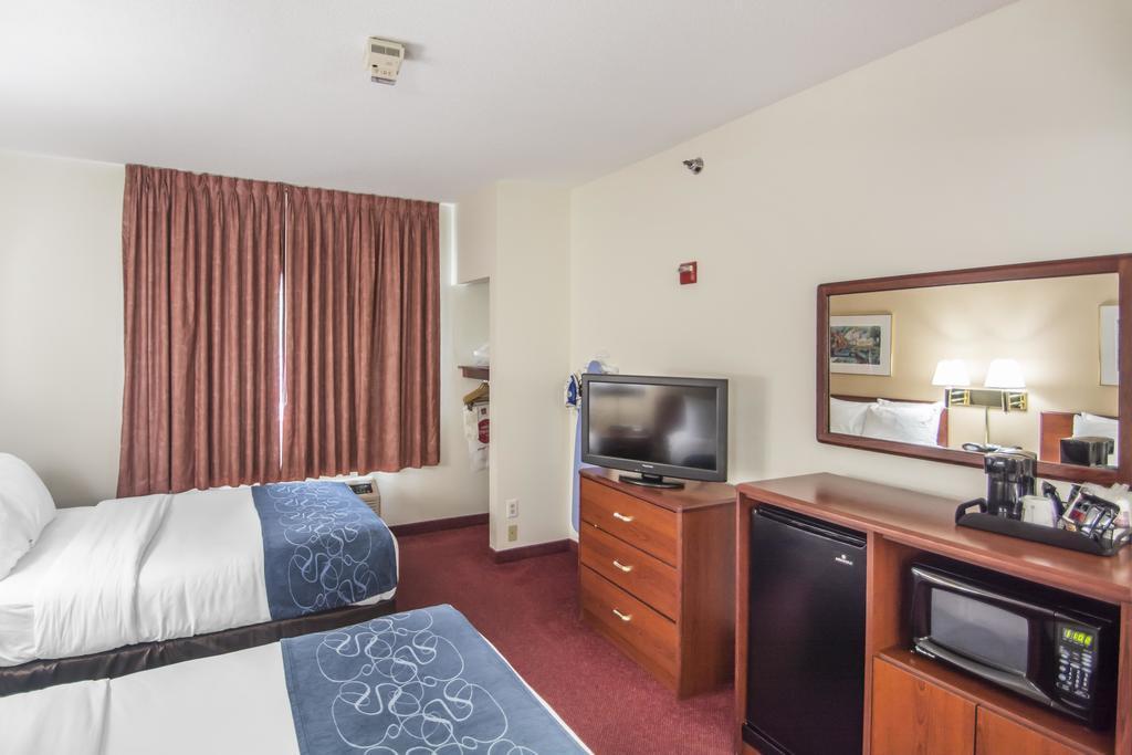 Comfort Suites Rochester Henrietta University Area Екстериор снимка