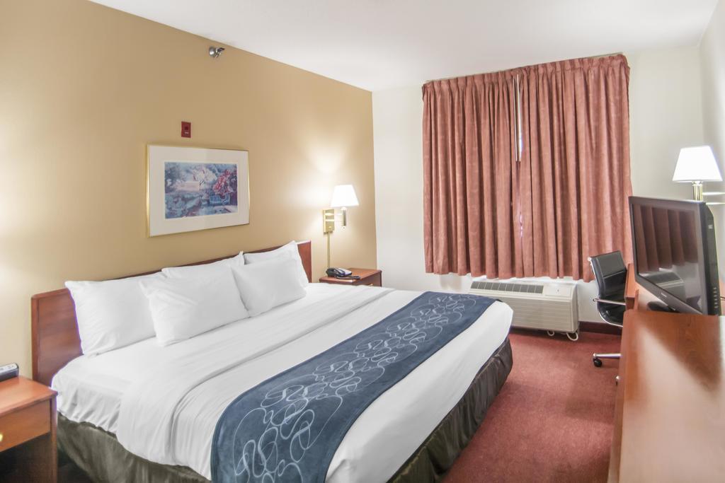 Comfort Suites Rochester Henrietta University Area Екстериор снимка