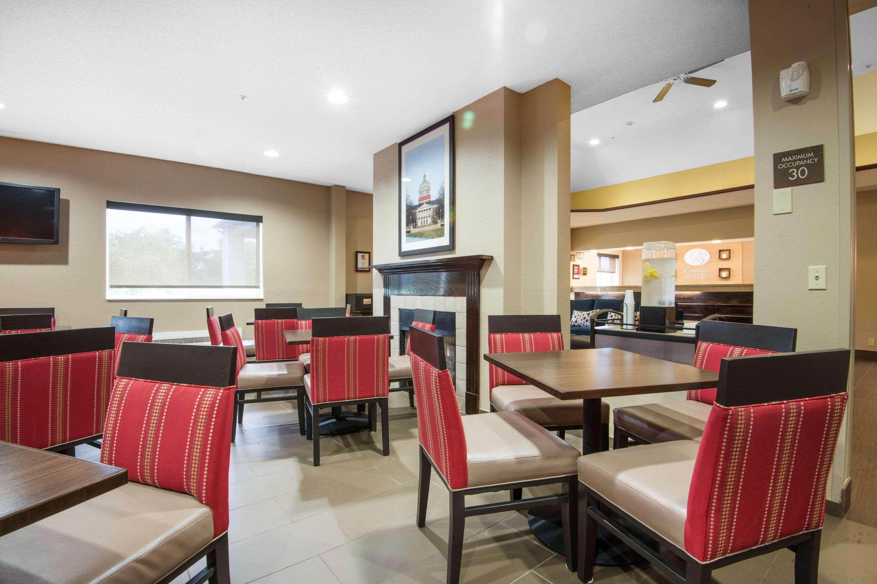 Comfort Suites Rochester Henrietta University Area Екстериор снимка