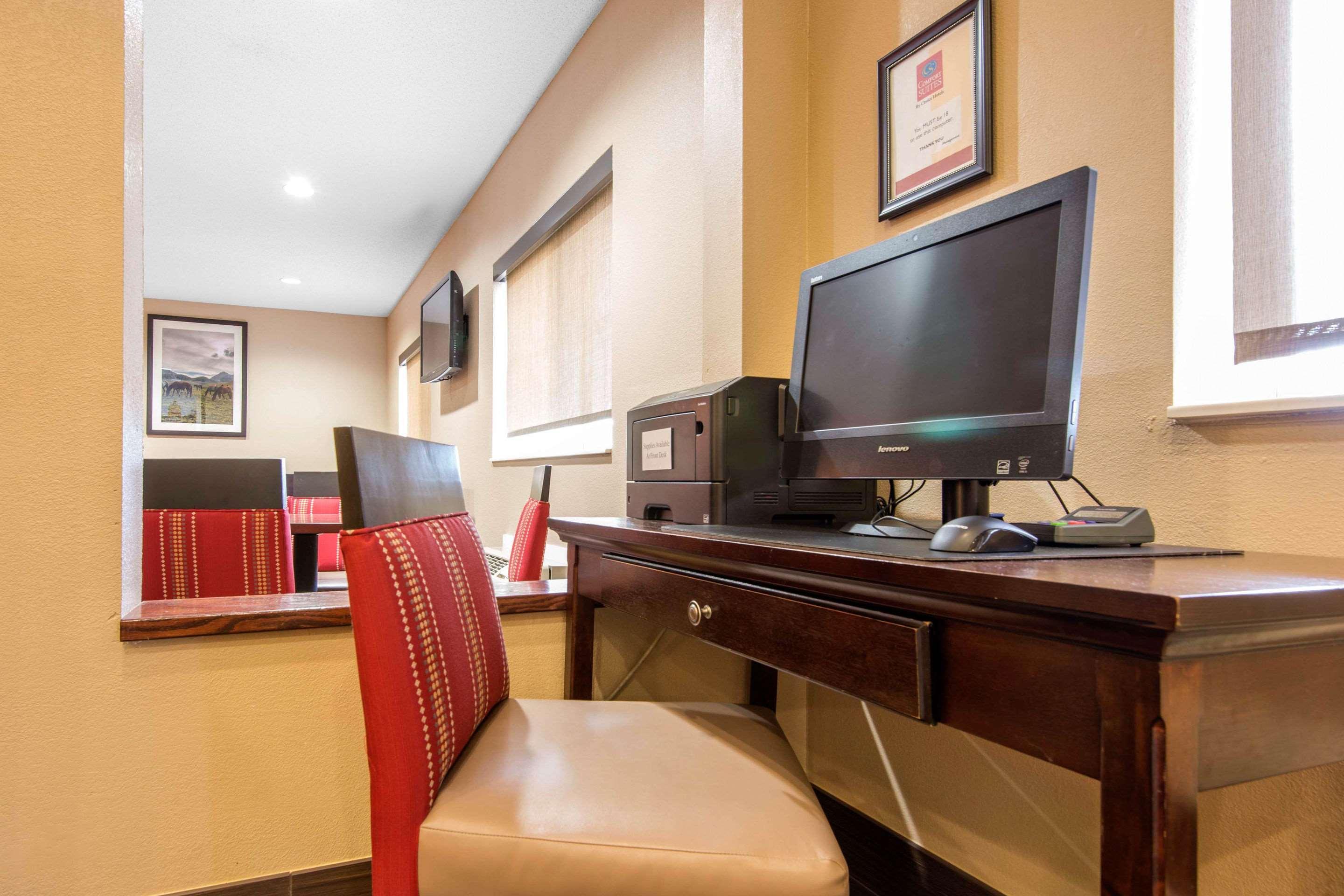 Comfort Suites Rochester Henrietta University Area Екстериор снимка
