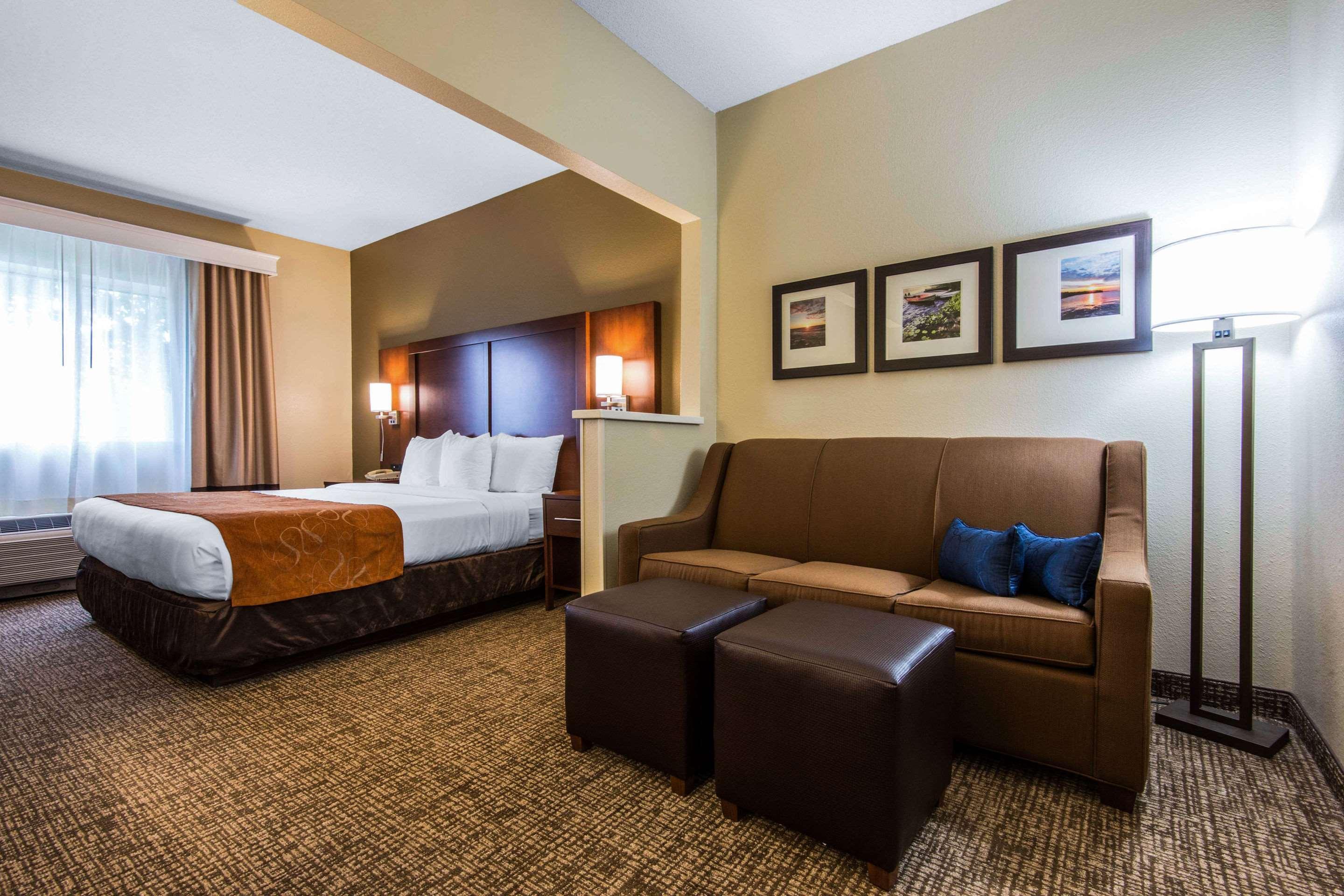 Comfort Suites Rochester Henrietta University Area Екстериор снимка