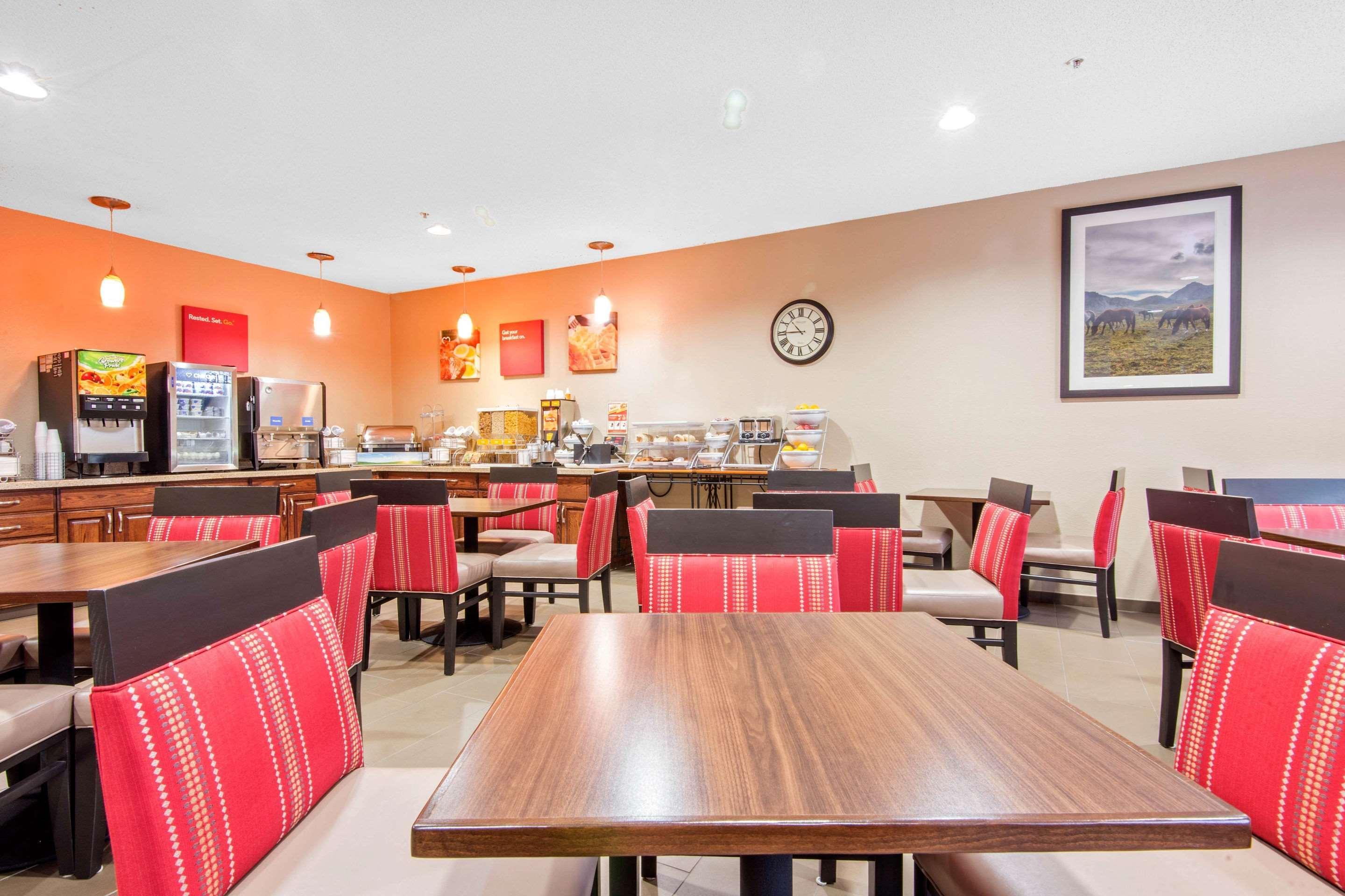 Comfort Suites Rochester Henrietta University Area Екстериор снимка