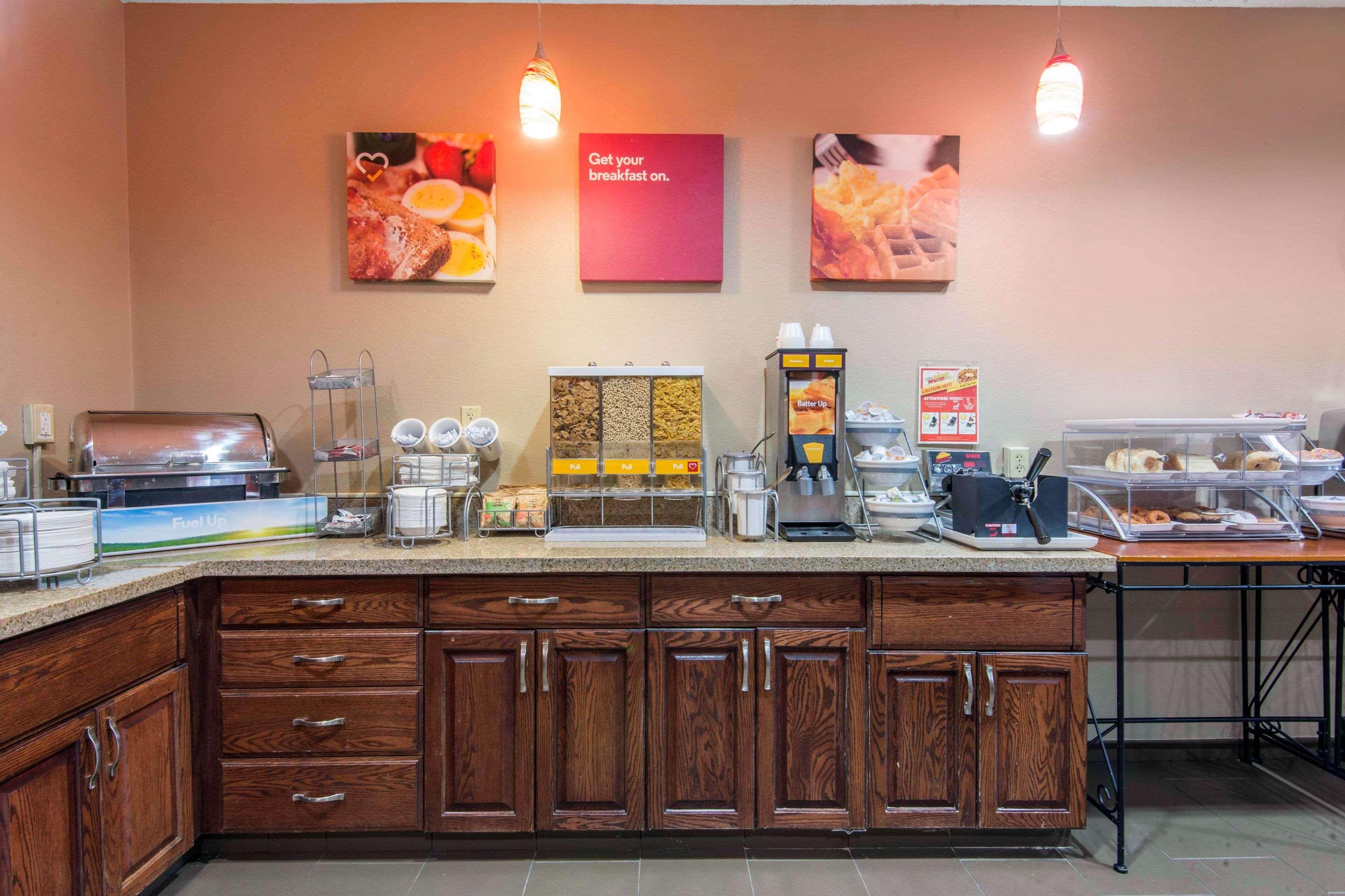Comfort Suites Rochester Henrietta University Area Екстериор снимка