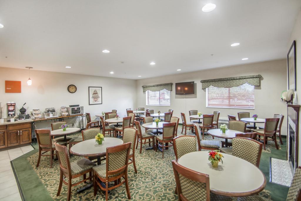 Comfort Suites Rochester Henrietta University Area Екстериор снимка