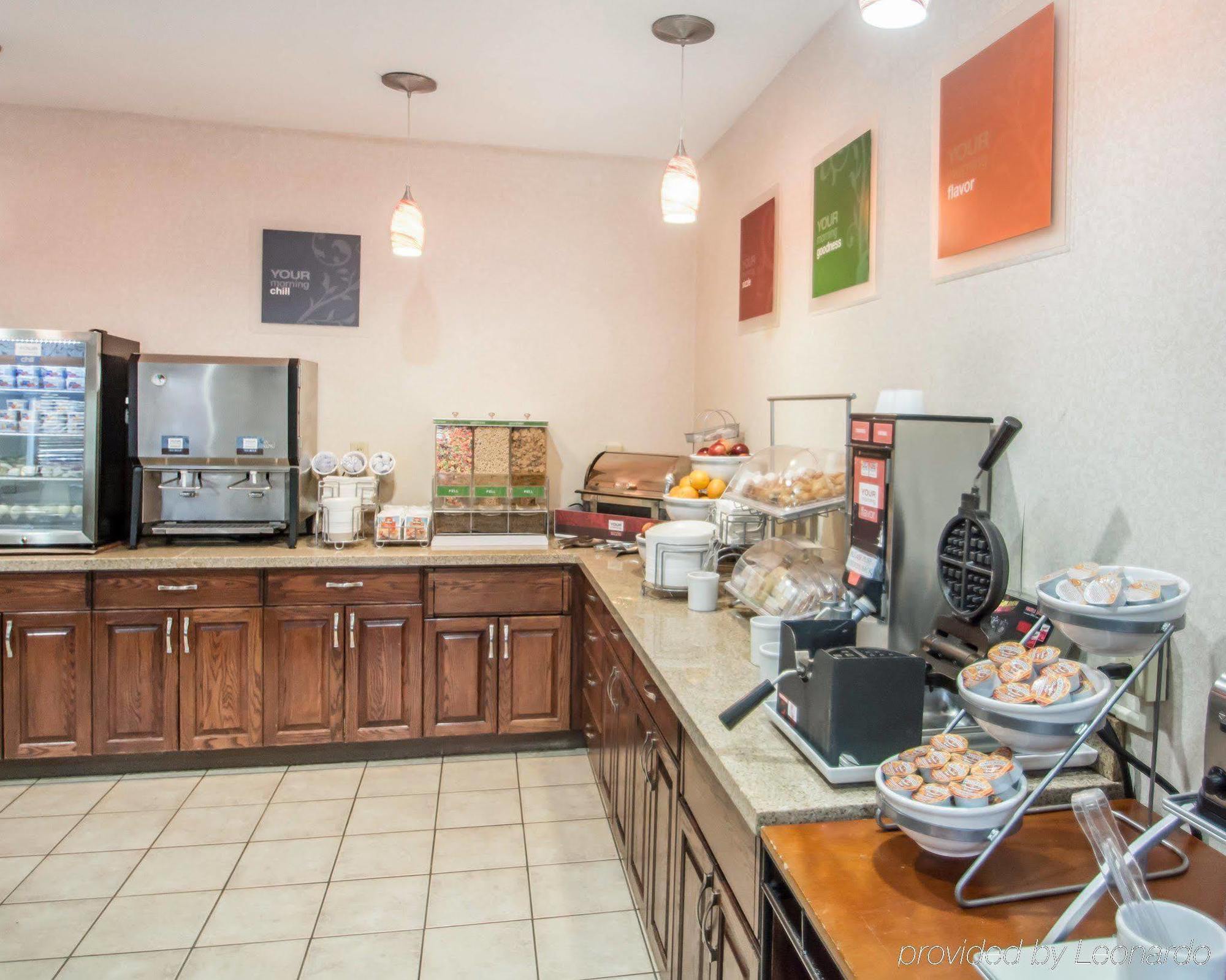 Comfort Suites Rochester Henrietta University Area Екстериор снимка