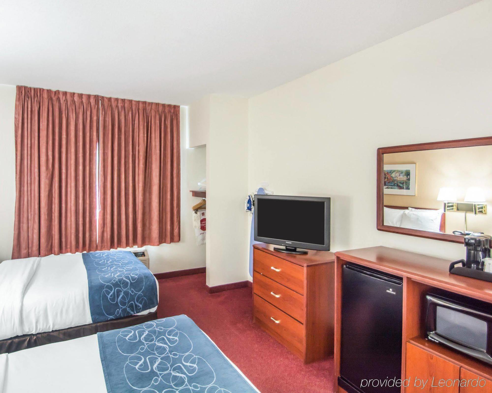 Comfort Suites Rochester Henrietta University Area Екстериор снимка