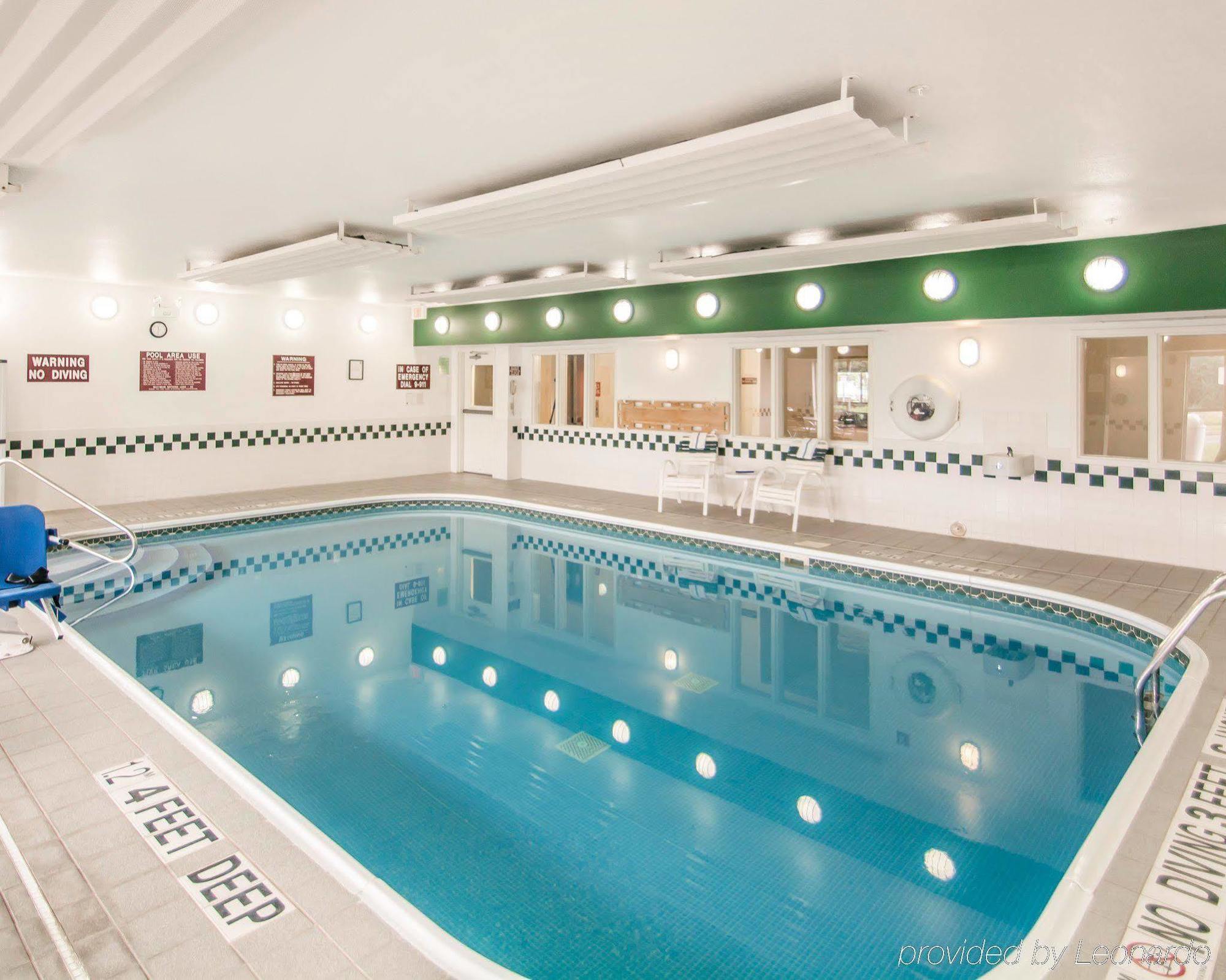 Comfort Suites Rochester Henrietta University Area Екстериор снимка